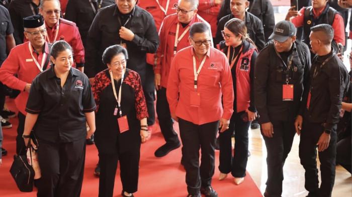 HUT DAN RAKERNAS PDIP - Ketua Umum PDI Perjuangan (PDIP) Megawati Soekarnoputri tiba di Beach City International Stadium, Ancol, Jakarta, pada Senin (12/1/2026) untuk mengikuti pelaksanaan hari ketiga Rakernas I tahun 2026.