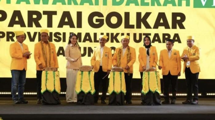 MUSDA GOLKAR MALUT - Ketua Umum Partai Golkar Bahlil Lahadalia saat membuka Musyawarah Daerah (Musda) VI Partai Golkar Maluku Utara di Ternate, Minggu (12/4/2026). Bahlil dalam sambutannya menegaskan Golkar bukan milik kelompok tertentu dan melarang penyingkiran kader akibat beda pilihan demi menjaga soliditas.