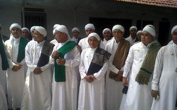 Puluhan Massa Bergamis Dukung Antasari di PN Jaksel