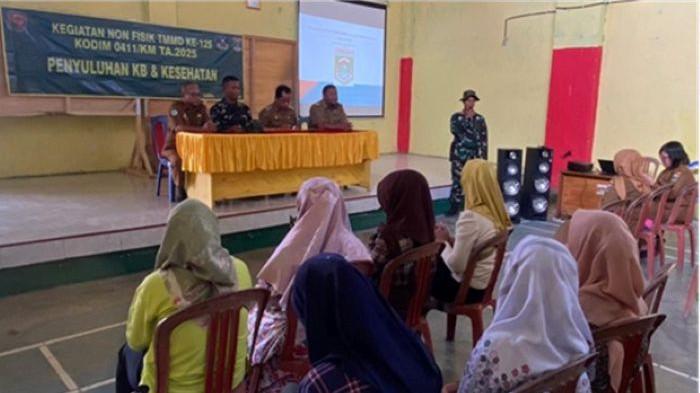 Satgas TMMD ke-125 Kodim 0411/ Kota Metro melaksanakan penyuluhan mencakup Wasbang, Bela Negara, hukum dan Kamtibmas, KB, termasuk kesehatan, stunting, Posyantu, Posbindu dan PTM, bahaya Narkoba, pertanian, bahaya terorisme dan radikalisme, serta perikanan/peternakan.