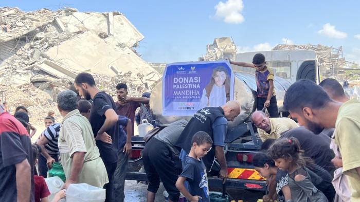 BAZNAS & Ivan Gunawan Kirim Air Bersih dan Makanan Siap Saji ke Gaza