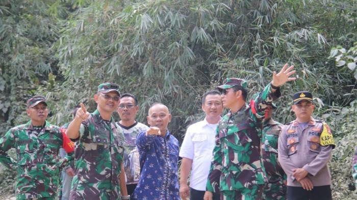 MEMBANGUN DESA - Ketua Tim Wasev Mabes TNI AD, Kolonel Inf Fajar Ali Nugraha,. Meninjau kegiatan TMMD ke-126 Kodim 1412/Kolaka di Kecamatan Ueesi, Kabupaten Kolaka Timur, Sulawesi Tenggara.