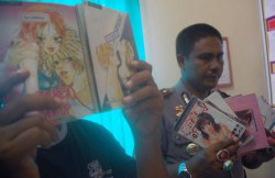 Usut Dosen Rental Komik Pornografi - TribunNews