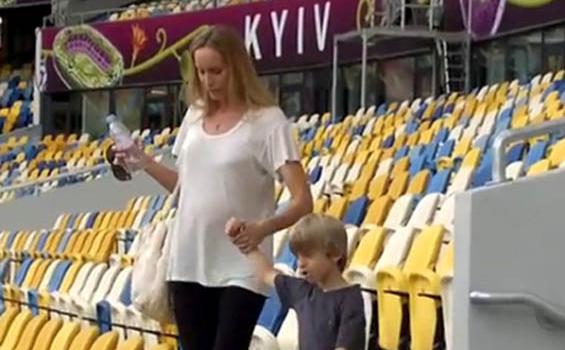 Kristen Pazik Hamil, Spirit Shevchenko Bertambah