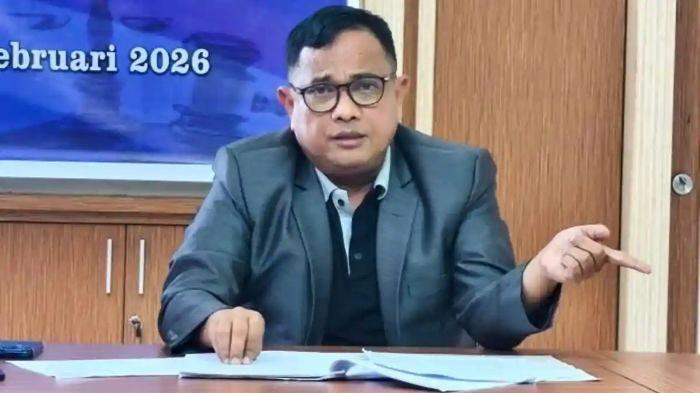 KASUS NARKOBA - Kuasa hukum AKP Malaungi, Dr Asmuni saat menyampaikan keterangan pers terkait kasus peredaran narkoba yang menimpa kliennya Malaungi, Kamis (12/2/2026).