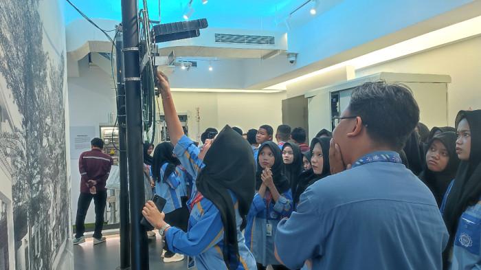 Kunjungan Industri SMK HS Agung Bekasi ke TBIG