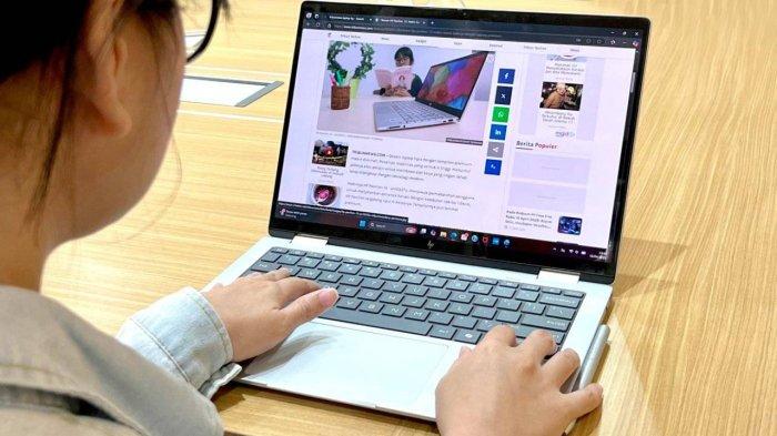 LAPTOP UNTUK PRODUKTIVITAS - HP Envy x360 14-fa0888AU merupakan 2-in-1 laptop yang cocok untuk dukung produktivitas pengguna. Laptop ini punya spesifikasi mumpuni untuk mendukung para pekerja hybrid.