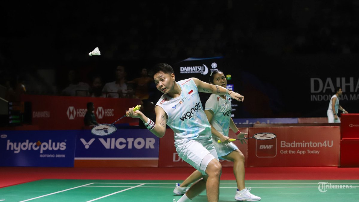 INDONESIA MASTERS 2026 - Ganda putri Indonesia, Lanny Tria Mayasari/Apriyani Rahayu melawan ganda putri China Bao Li Jing/Li Yi Jing pada Daihatsu Indonesia Masters 2026 di Istora Senayan, Jakarta Pusat, Selasa (20/1/2026). Mayasari/Rahayu melaju ke babak 16 besar usai menang 14-21 dan 13-21. Tribunnews/Jeprima