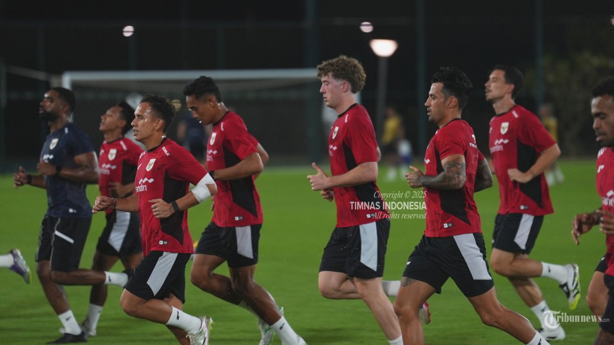 LATIHAN - Timnas Indonesia menggelar latihan pertama di lapangan latihan King Abdullah Sports City, Jeddah, pada Jumat (4/10/2025) waktu setempat. Skuad Garuda terus memanaskan mesin sebelum berkancah dalam Grup B putaran keempat Kualifikasi Piala Dunia 2026 Zona Asia di Arab Saudi. TRIBUNNEWS/HO/PSSI