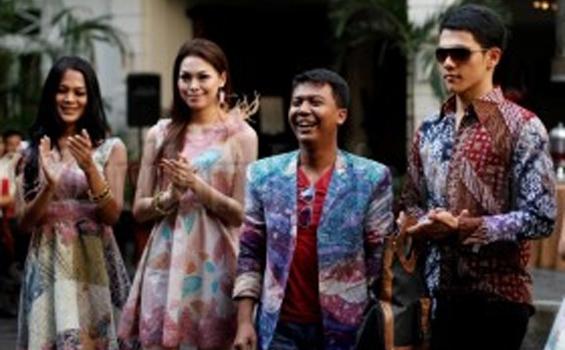 Menyulap Jarik Gendong Jadi Batik Lawasan
