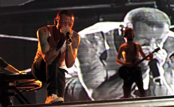Fakta-fakta di Balik Bunuh Diri Vokalis Linkin Park