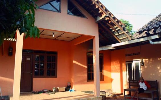 Penghuni Kontrakan Mengungsi Usai Penggerebekan