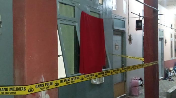 LOKASI PEMBUNUHAN - Unit kontrakan tempat Dewhinta Anggary, cucu dari seniman legenda Betawi Mpok Nori ditemukan tewas, Cipayung, Jakarta Timur, Sabtu (21/3/2026). Pelakunya manta suami.