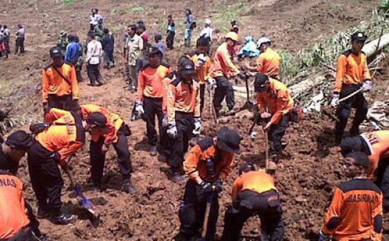12 Tewas 5 Hilang Saat Bencana Longsor di Cililin