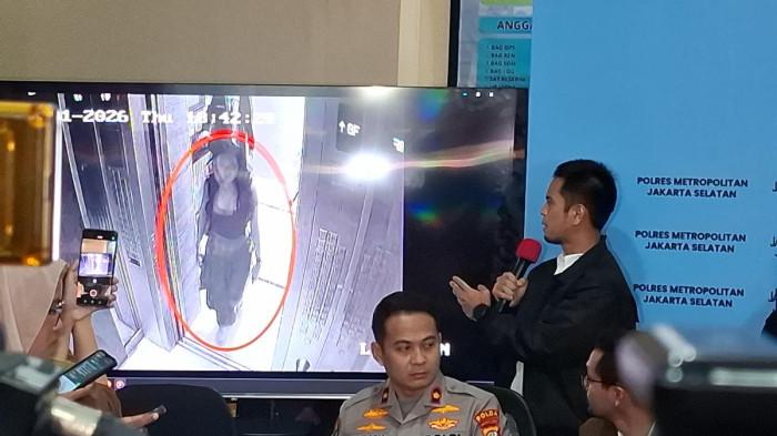 KEMATIAN LULA LAHFAH - Polisi mengatakan tidak ada unsur pidana dalam kematian Selebgram Lula Lahfah yang ditemukan tewas beberapa waktu lalu dalam konferensi di Polres Metro Jakarta Selatan, Jumat (30/1/2026). (Tribunnews.com/Abdi Ryanda Shakti).