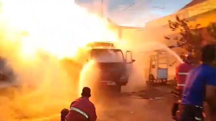 TERBAKAR- Mobil truk pengangkut gas melon terbakar di Palabuhanratu, Kabupaten Sukabumi, Jawa Barat, penyebab kebakaran belum diketahui, Kamis (26/3/2026).