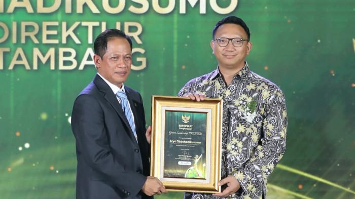 INDUSTRI TAMBANG BERKELANJUTAN - PT Mitra Stania Prima (MSP), perusahaan di bawah Arsari Tambang meraih penghargaan tertinggi dari Kementerian Lingkungan Hidup RI yakni Proper Emas.