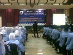 Mahasiswa Baru Unisba Ikuti Ta'aruf