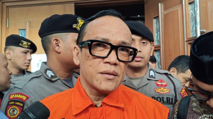 PEMERASAN SERTIFIKASI K3 – Terdakwa mantan Wamenaker Immanuel Ebenezer alias Noel memberi keterangan kepada wartawan saat jeda sidang dugaan pemerasan sertifikasi K3 di PN Tipikor Jakarta Pusat, Jumat (13/2/2026). Ia menegaskan proses hukum yang dijalani merupakan konsekuensi dari perjuangannya membela buruh.