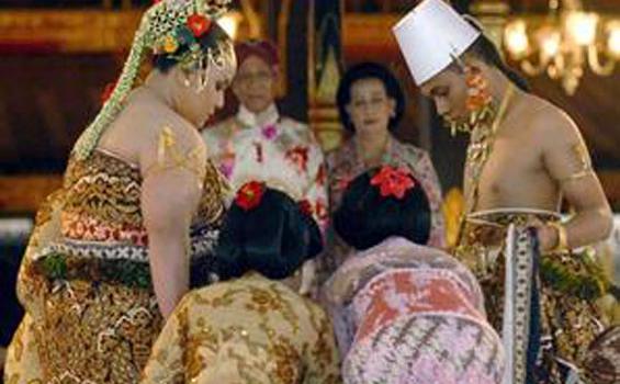 Tahun 2012, Busana Jawa Tetap 'Ngetren'