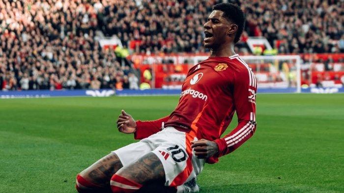 Striker Manchester United Marcus Rashford merayakan gol ke gawang Everton pada pertandingan pekan ke-13 Liga Inggris 2024/25.