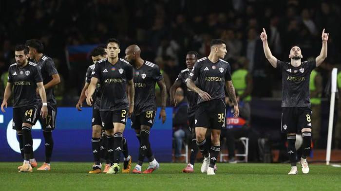 Pemain Qarabag selebrasi setelah Marko Jankovic (kanan) mencetak gol ke gawang Chelsea pada matchday 4 Liga Champions di Tofiq Bahramov Stadium, Kamis (6/11/2025).