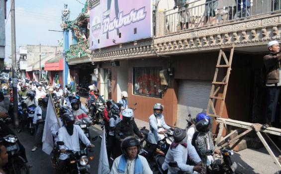 Jelang Ramadhan, Massa Ormas Islam Pawai di Lokalisasi Dolly