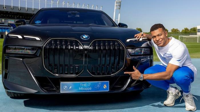 Mbappe dapat hadiah mobil mewah BMW i7 M70 xDrive dari Real Madrid