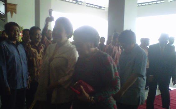 Megawati Jagong Manten Di JEC