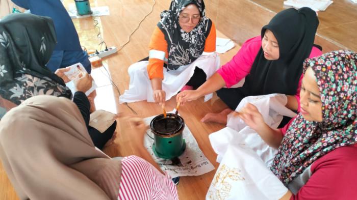 Batik Tapsel mendapatkan pendampingan dari berbagai pihak, agar UMKM ini bisa lebih berkembang.