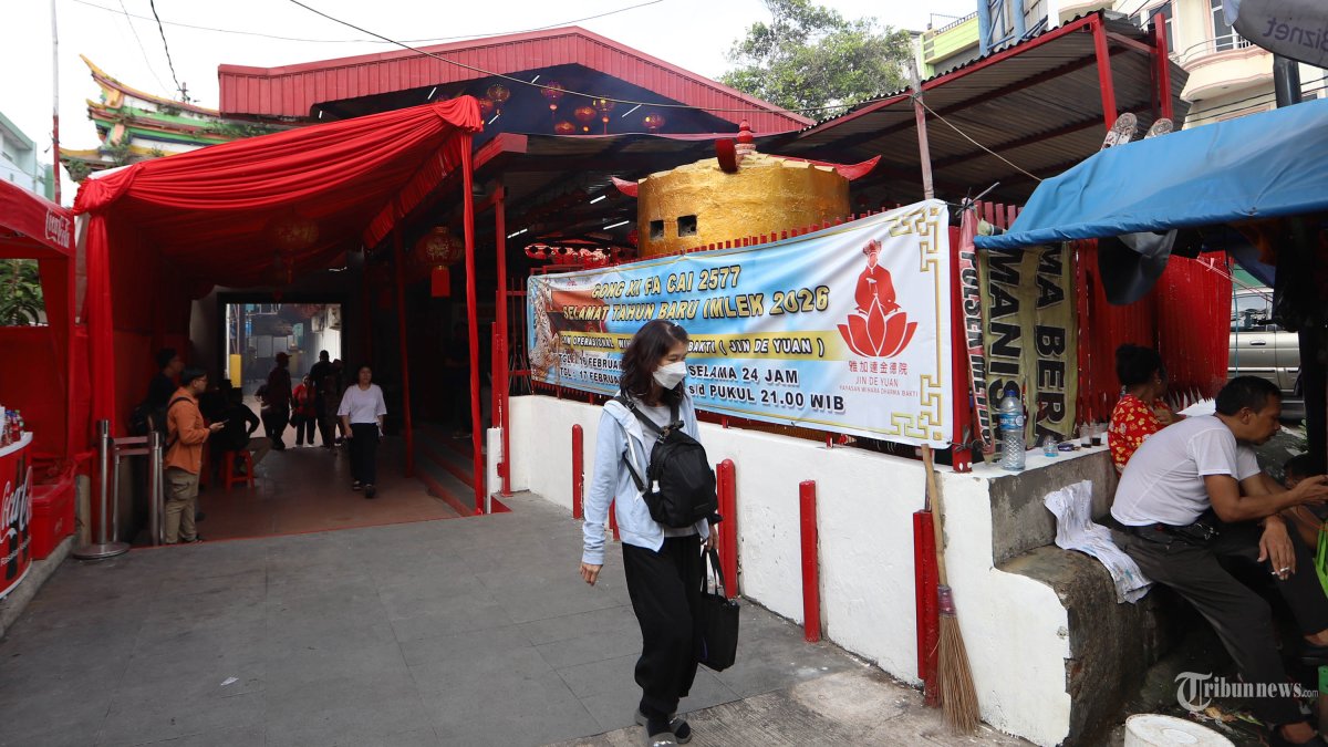 KAWASAN PECINAN - Jalan masuk ke Wihara Dharma Bhakti di kawasan Glodok Jakarta Barat, Senin (16/2/2026). Wihara Dharma Bhakti menjadi wihara tertua di Jakarta. TRIBUNNEWS/HERUDIN