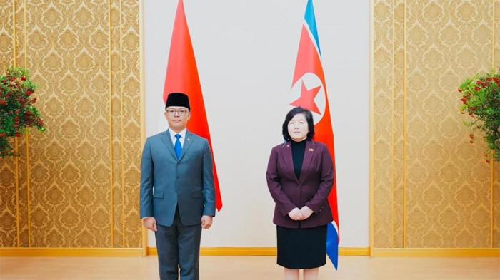 MENLU KUNJUNGAN KE KORUT - Menteri Luar Negeri Republik Indonesia, Sugiono saat melakukan kunjungan resmi ke Pyongyang, Korea Utara pada 10–11 Oktober 2025.  Kunjungan tersebut atas undangan Menteri Luar Negeri Republik Rakyat Demokratik Korea (RRDK) atau Korut, Choe Son Hui.