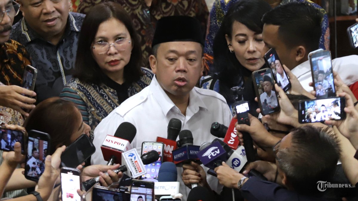 HADIRI RAKER - Menteri Agraria dan Tata Ruang / Kepala Badan Pertanahan Nasional (ATR/BPN) Nusron Wahid menjawab pertanyaan wartawan usai rapat kerja Badan Legislasi DPR dengan pemerintah di Kompleks Parlemen, Jakarta, Senin (21/9/2026). Menteri Agraria dan Tata Ruang/Badan Pertanahan Nasional (ATR/BPN) Nusron Wahid dalam keterangannya, menghormati proses hukum yang sedang dilakukan oleh Komisi Pemberantasan Korupsi (KPK) terkait kasus dugaan suap kepengurusan hak guna bangunan (HGB), yang menyeret sejumlah orang kepercayaannya dan pejabat Kementerian ATR/BPN. TRIBUNNEWS/IRWAN RISMAWAN