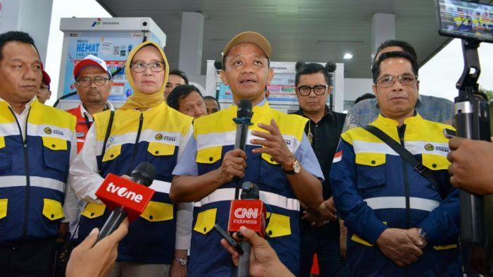 KETERSEDIAAN ENERGI NASIONAL - Menteri ESDM, Bahlil Lahadalia, meninjau langsung kondisi pasokan energi di SPBU 35i Rest Area 519B, Sragen, serta SPBU 44.577.09 Bolon, Karanganyar, Jawa Tengah, pada Kamis (26/3/2026). Ia memastikan ketersediaan energi nasional tetap terjaga selama periode Hari Raya Idulfitri 2026/1447 H.