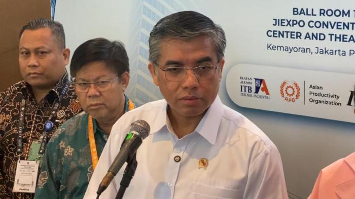 UMP 2026 - Menteri Ketenagakerjaan (Menaker) Yassierli ketika ditemui di JIExpo Kemayoran, Jakarta, Jumat (12/12/2025). Ia meminta publik untuk bersabar terkait penetapan Upah Minimum Provinsi (UMP) 2026 yang hingga kini belum diumumkan.
Dok: Endrapta Pramudhiaz
