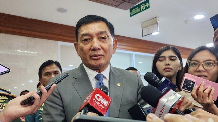 Menteri Pertahanan Sjafrie Sjamsoeddin di Kompleks Parlemen, Senayan, Jakarta, Senin (25/11/2024).