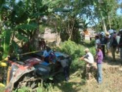Minibus Rombongan Pentakjiah Masuk Sungai