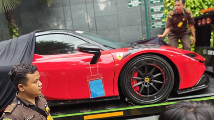Mobil Ferrari 2