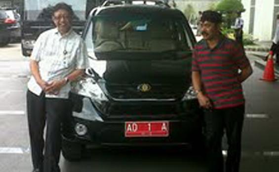 Mobil Esemka Rajawali Singgah di Kantor Kompas Gramedia