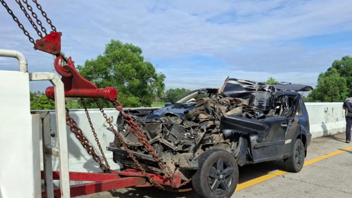 KECELAKAAN MOBIL - Kecelakaan lalu lintas kendaraan roda empat di Tol Sumatra jalur B, Terbanggi–Bakauheni KM 136, Kamis (20/11/2025).