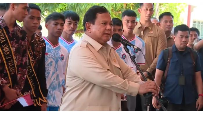 PRABOWO KE TALAUD - Presiden Prabowo Subianto saat berada di SMK 2 Talaud, Sulawesi Utara (Sulut) pada Sabtu (9/5/2026).