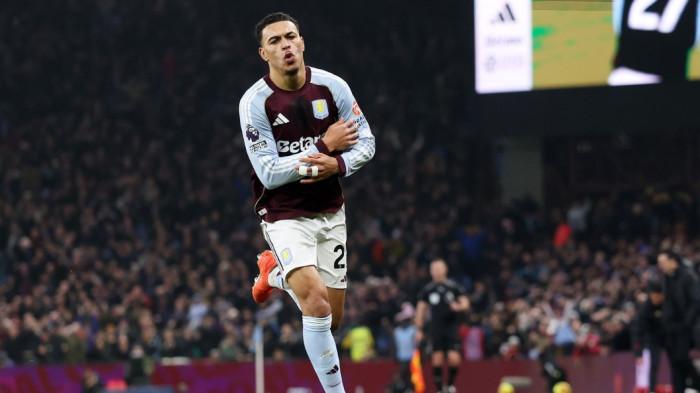 SELEBRASI - Pemain Aston Villa Morgan Rogers merayakan gol yang dicetak ke gawang Manchester United pada pekan ke-17 Liga Inggris, Minggu (21/12/2025) di Villa Park. Aston Villa menang 2-1 atas Man United.