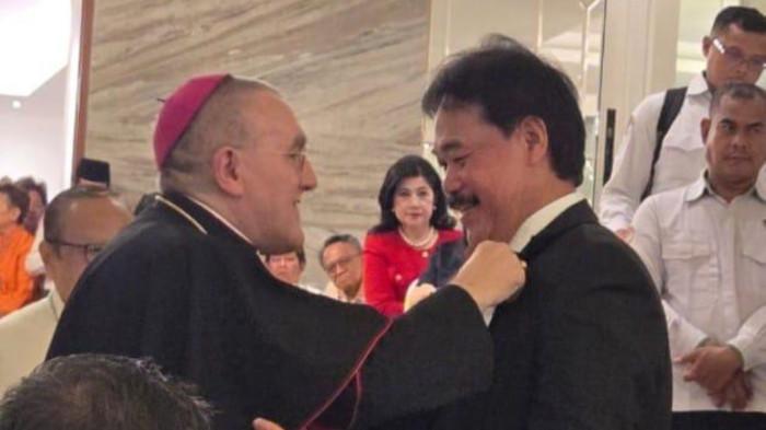 Muliawan Margadana dapat penghargaan dari paus leo xiv