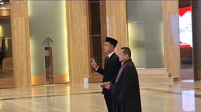 caption: NATURALISASI MILIANO JONATHANS - Pemain keturunan, Miliano Jonanthans resmi menjadi WNI usai melakukan pengambilan sumpah di Kantor Kementerian Hukum, Kuningan, Jakarta, Rabu (3/9/2025). Tribunnews/Abdul Majid