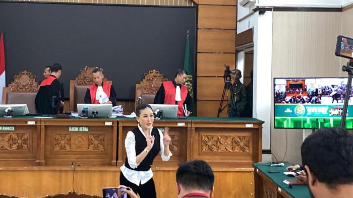 NIKITA MIRZANI DITUNTUT 11 TAHUN - Nikita Mirzani usai menjalani sidang tuntutan di Pengadilan Negeri Jakarta Selatan, Kamis (9/10/2025). Nikita dituntut 11 tahun penjara dan dengan Rp 2 miliar. (Tribunnews.com/Fauzi Alamsyah).