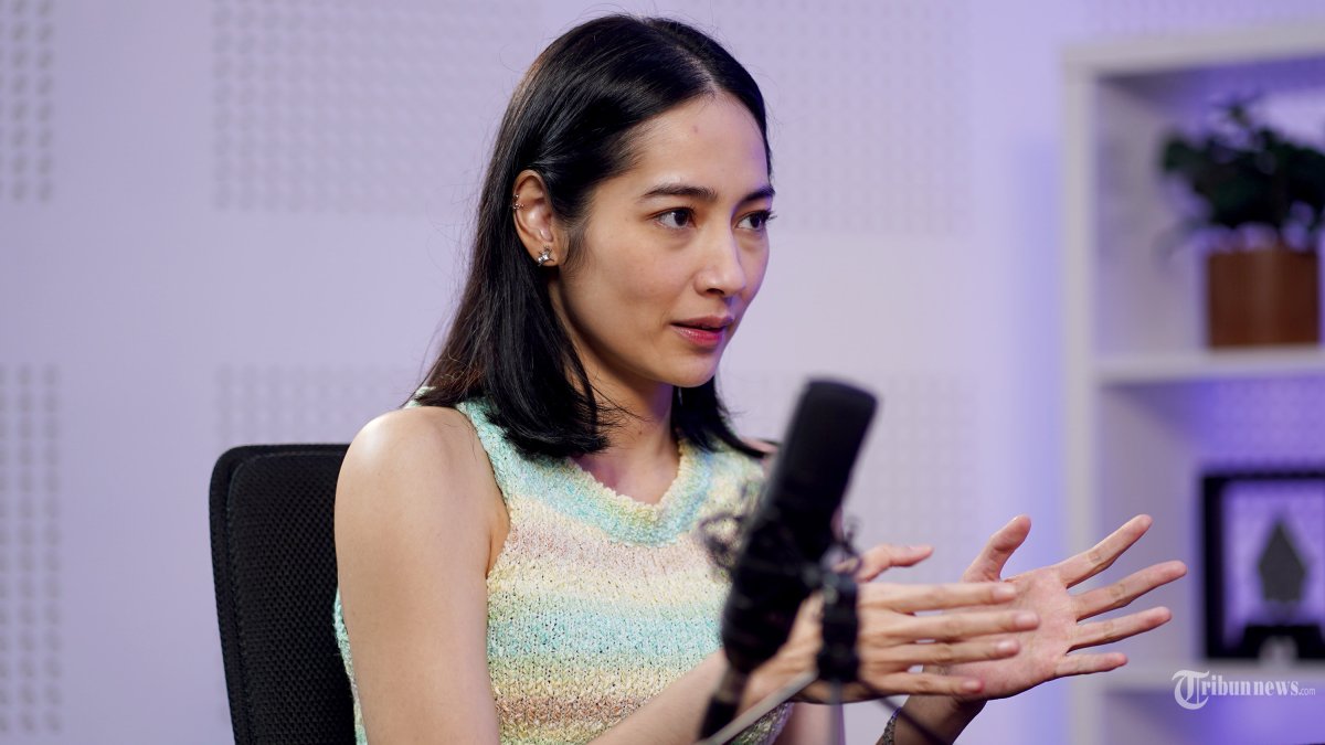 SI PALING SELEB - Niken Anjani mengunjungi studio Tribun Network untuk mempromosikan Film horor terbarunya yang berjudul 'Penjagal Iblis Dosa Turunan' bersama Host Si Paling Seleb Bayu Indra Permana di kantor Tribun Network Jalan Palmerah Selatan, Jakarta Pusat, Jumat (11/04/2025). Film Penjagal Iblis Dosa Turunan dijadwalkan tayang di Bioskop pada 30 April 2025 yang merupakan karya sutradara Tommy Dewo. TRIBUNNEWS/AKBAR PERMANA