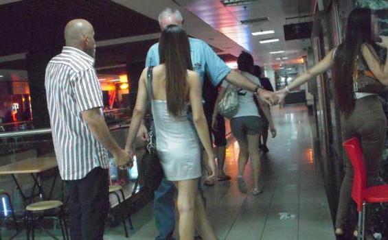 Lagi Heboh, Paket Liburan Bertarif Khusus Plus Ditemani Wanita Cantik Seksi