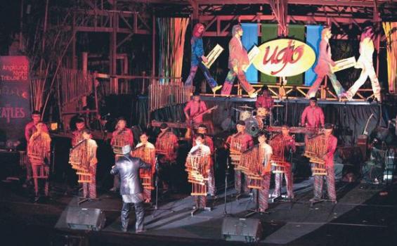Saat Lagu The Beatles Dimainkan dengan Angklung