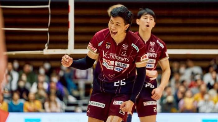 FARHAN HALIM - Outside hitter asal Indonesia, Farhan Halim, saat membela VC Nagano Tridents melawan JTEKT Stings Aichi di Liga Voli Jepang 2025/2026, 22 November 2025.