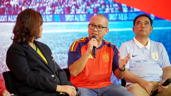 PAPARKAN LAYANAN - Perwakilan Telkomsel memaparkan layanan 